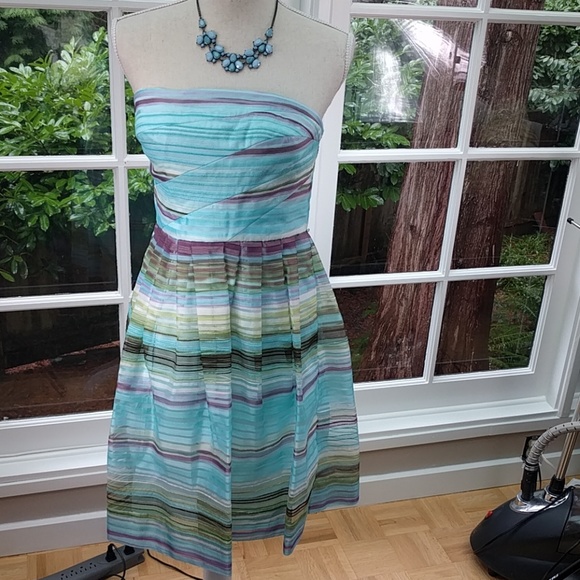 Donna Morgan Dresses & Skirts - Beautiful Donna Morgan strapless dress with full s